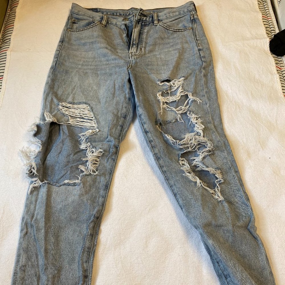 American Eagle Ripped Mom Jeans Size 8